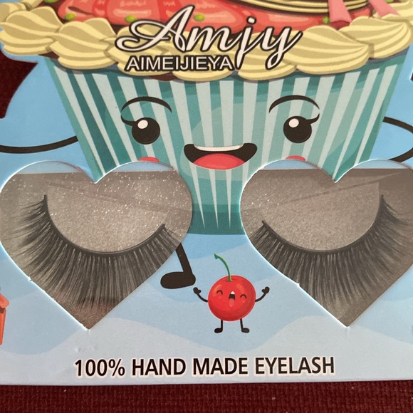 🆕2 Sets of Faux EyeLashes: 3D/75 & 3D/12. No glue needed - Picture 2 of 5